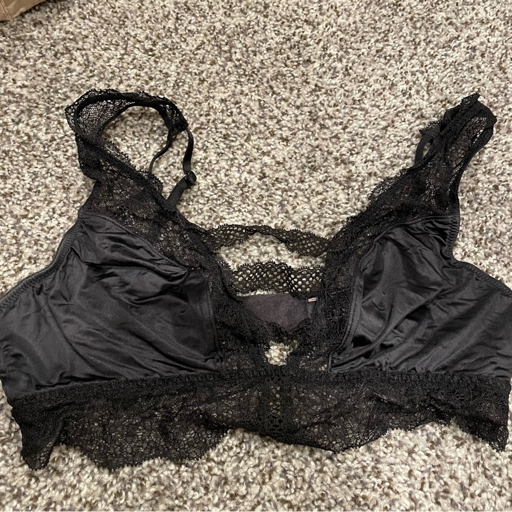 Victoria’s Secret black lace bralette